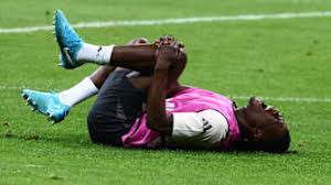 并且毫不掩 并且毫不掩